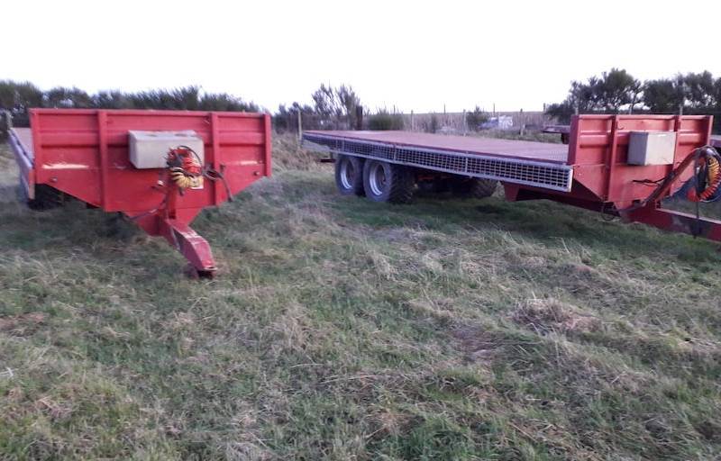 Choice of 2 x 25ft bale trailers (677)