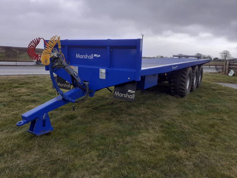 32ft bale trailer with box pusher *DEMONSTRATOR* at last year's price (984)
