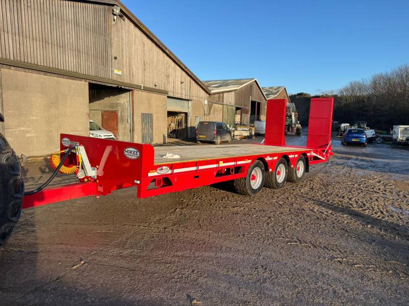 27 tonne, 3 axle low loader (220)